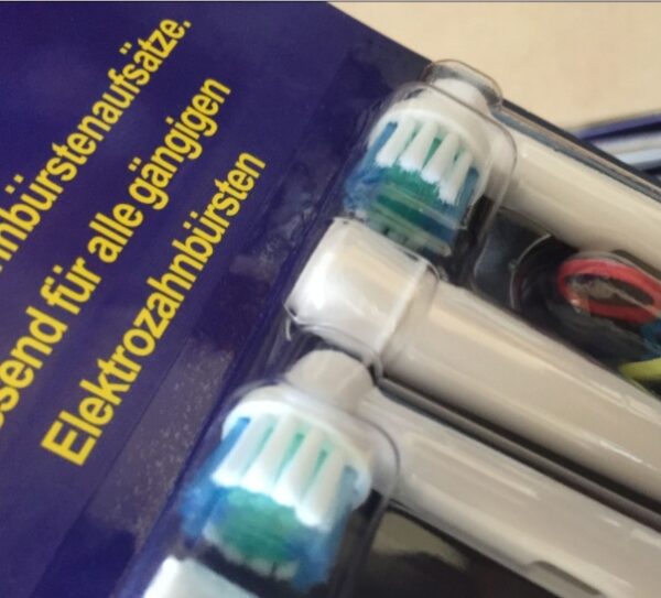 Oral B toothbrushes - Image 2